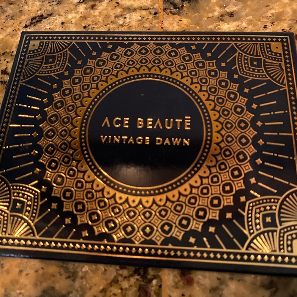 Ace Beaute eyeshadow pallet